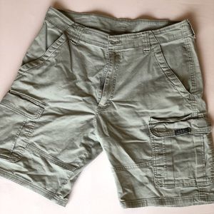 Men’s khaki cargo shorts